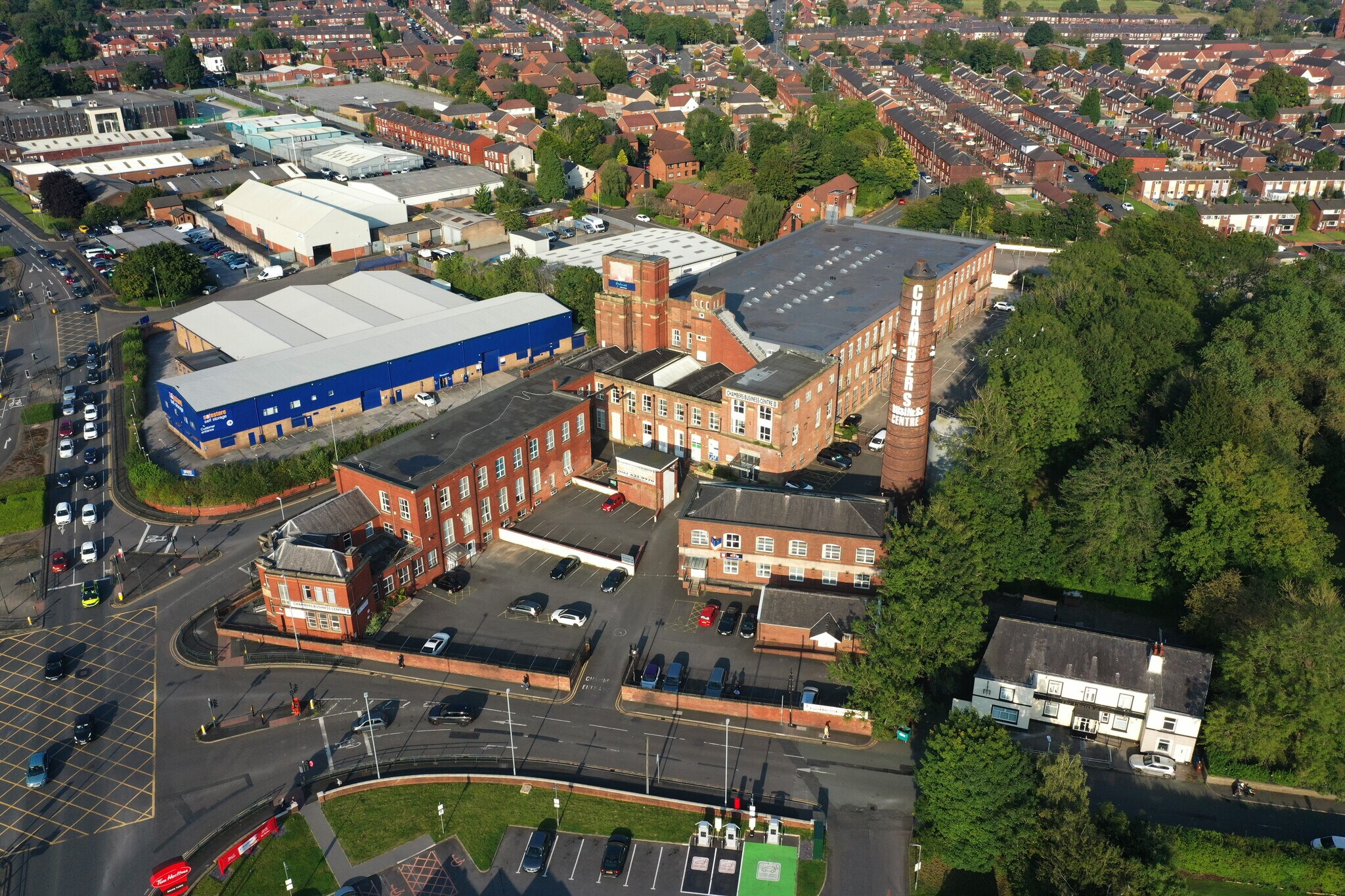 Chapel Rd, Oldham to rent Building Photo- Image 1 of 8