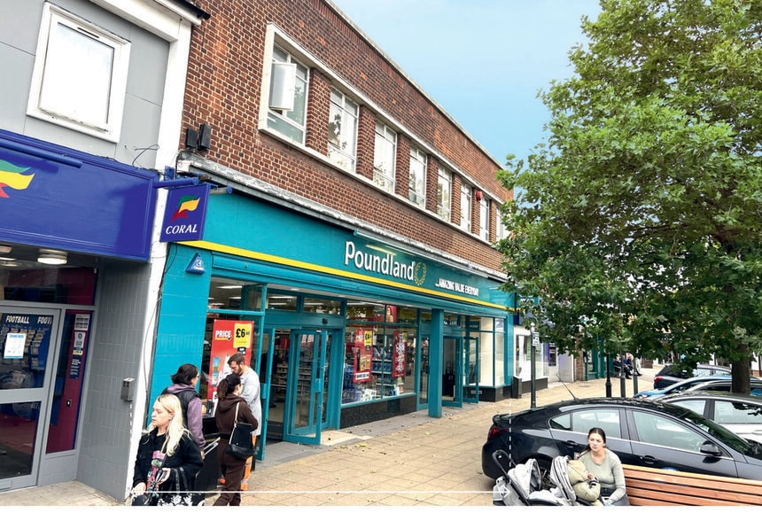 11-13 Market Sq, Biggleswade for sale - Building Photo - Image 1 of 1