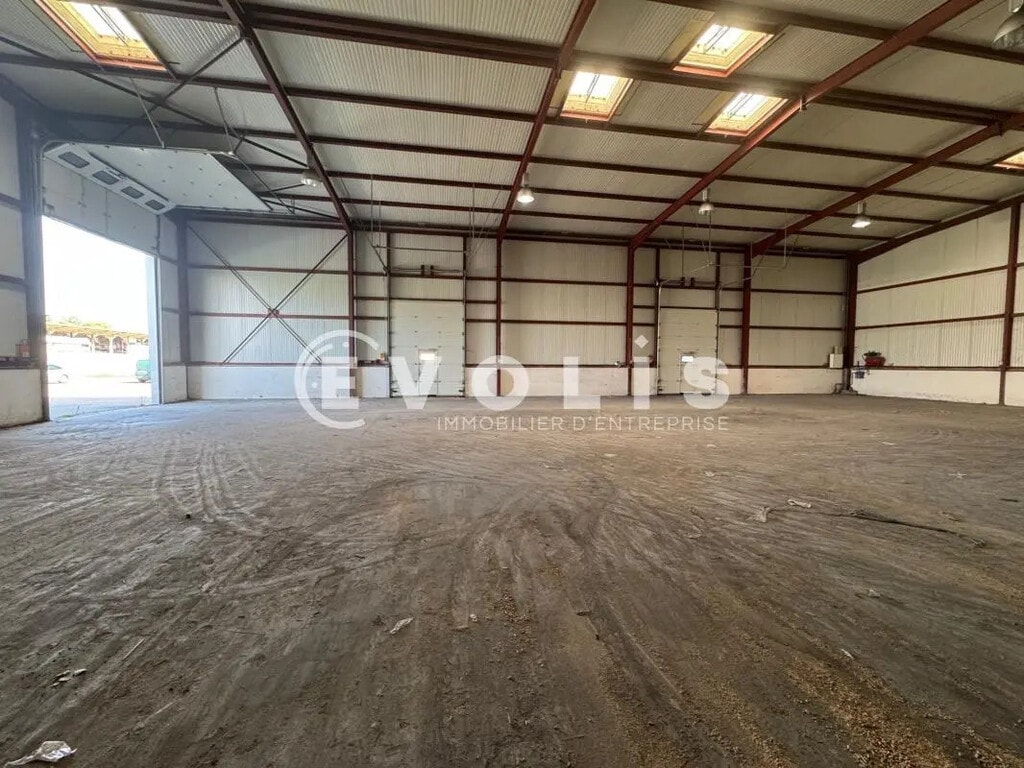Location Local d'activités 750 m² - Photo 1