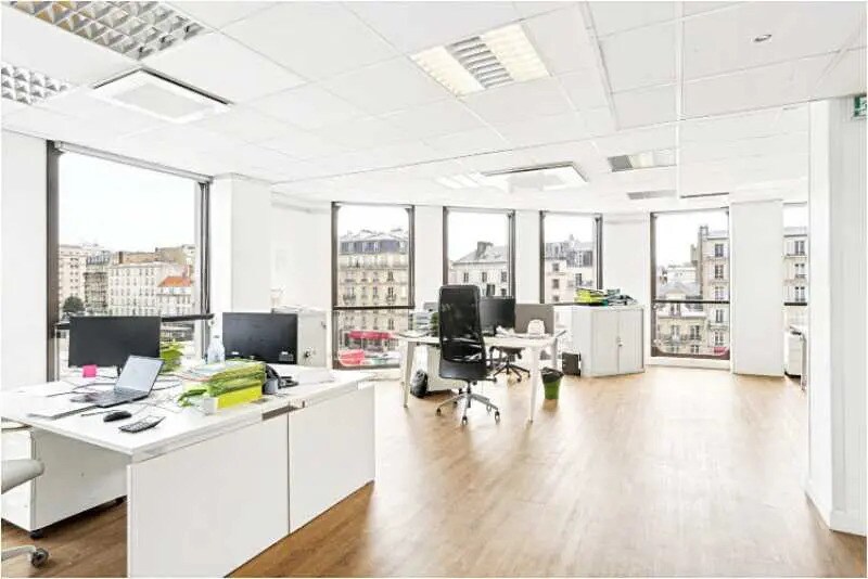 182 Avenue Charles De Gaulle, Neuilly-sur-Seine to rent - Building Photo - Image 2 of 7