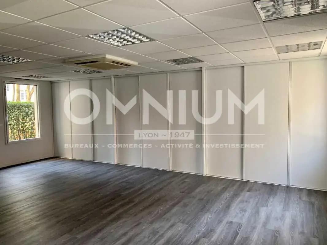 Office in Lyon to rent Building Photo- Image 1 of 8