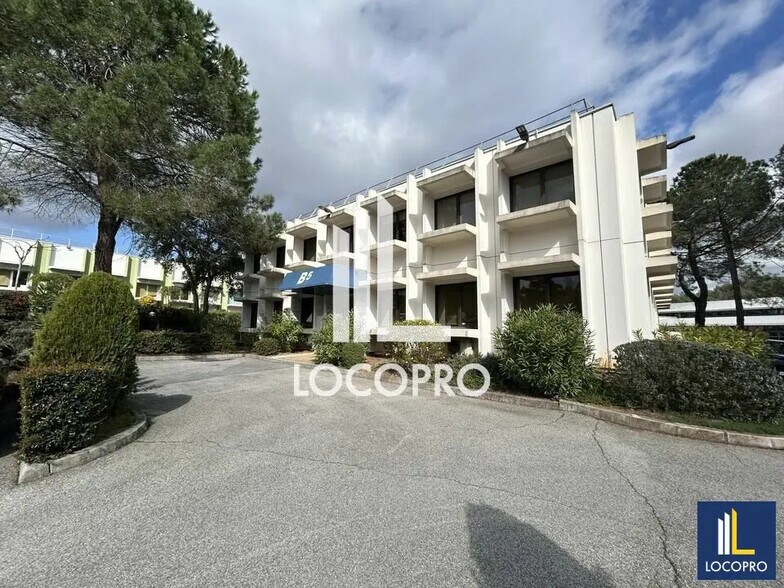 Office in Valbonne to rent - Building Photo - Image 1 of 12