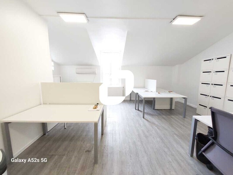 Office in Versailles to rent - Interior Photo - Image 2 of 5