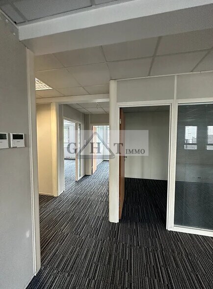 Office in Clichy to rent - Interior Photo - Image 3 of 10