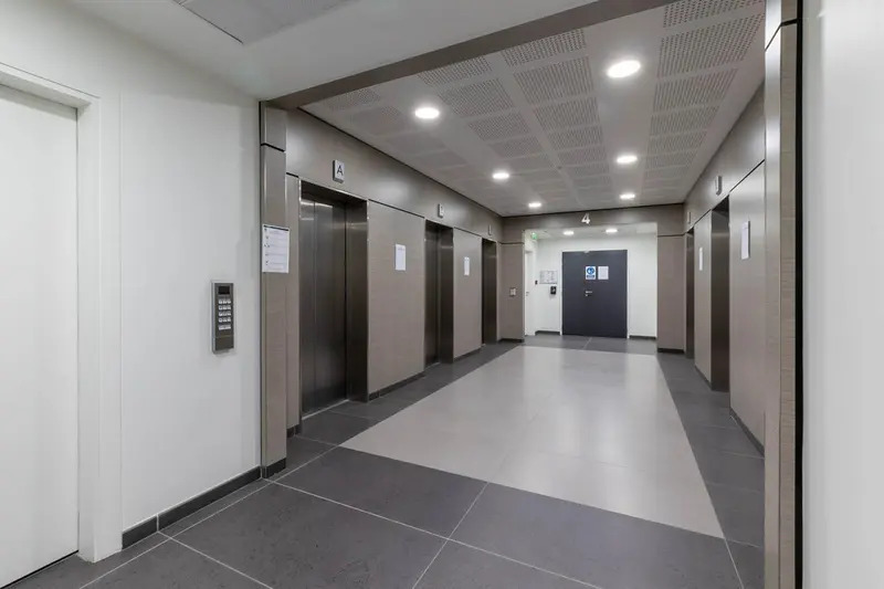 157 Avenue Pierre Brossolette, Montrouge to rent - Lobby - Image 2 of 10