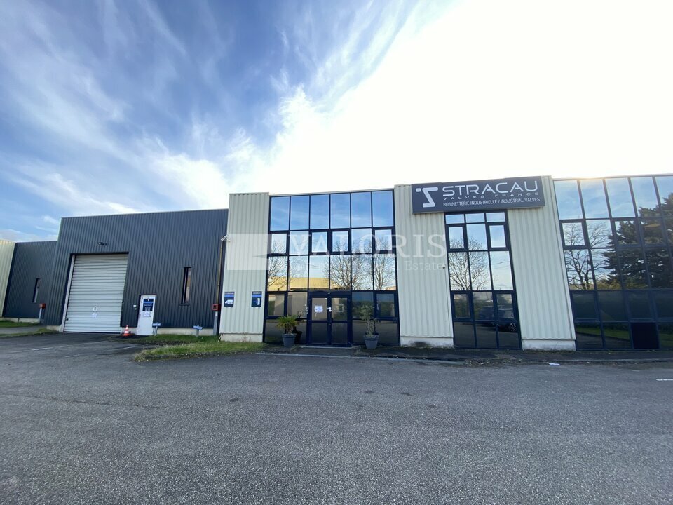 Light Industrial in Genas to rent Building Photo- Image 1 of 5