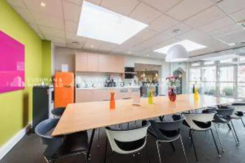 60 Avenue Charles De Gaulle, Neuilly-sur-Seine to rent - Interior Photo - Image 2 of 14