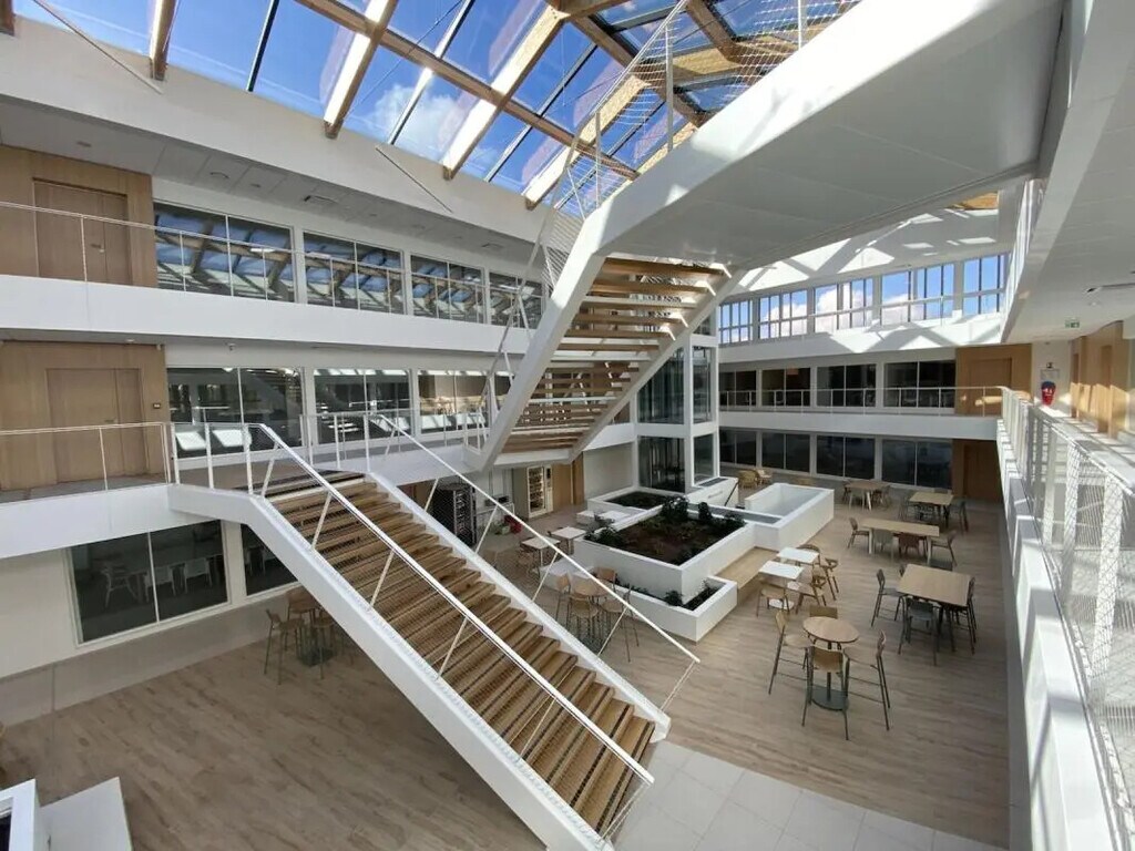 Location Bureaux 2 070 m² - Photo 1