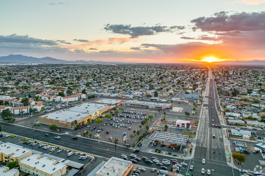 Thomas Rd, Phoenix, AZ to rent - Aerial - Image 3 of 32