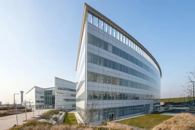 Office in Tremblay-en-France to rent - Building Photo - Image 1 of 7
