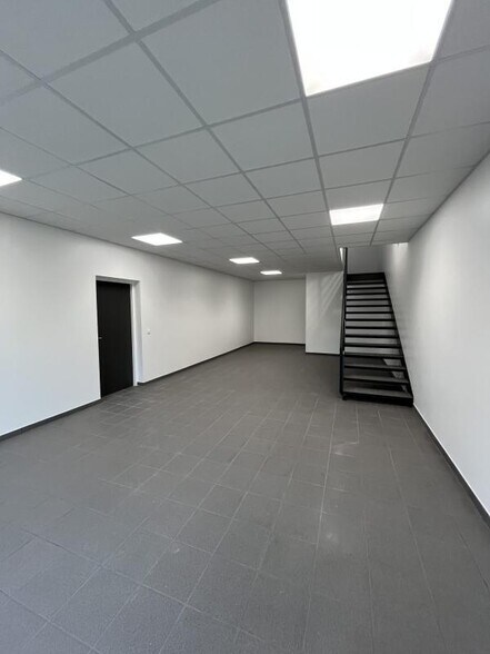 Industrial in Gennevilliers to rent - Interior Photo - Image 3 of 26