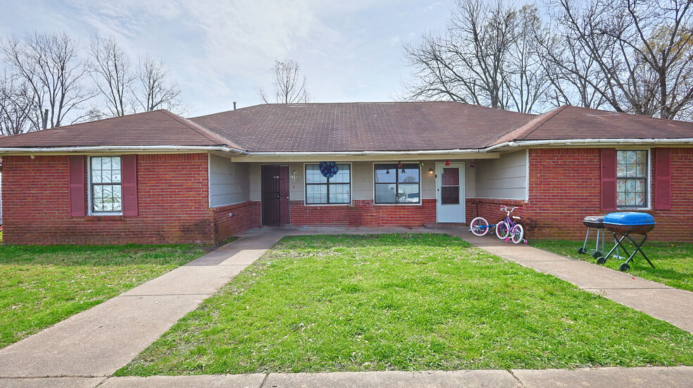 228 Tyler St, Leland, MS for sale - Building Photo - Image 2 of 10