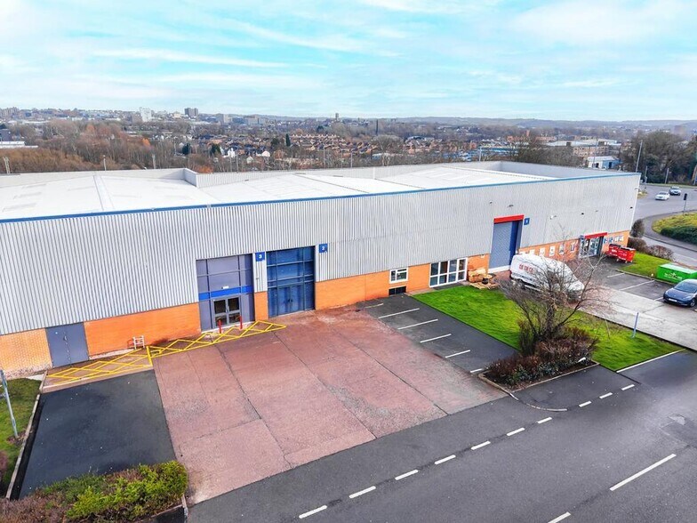 Etruria Way, Stoke On Trent to rent - Building Photo - Image 3 of 7