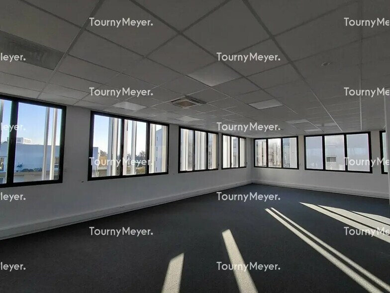 Office in Nantes for sale - Interior Photo - Image 2 of 10