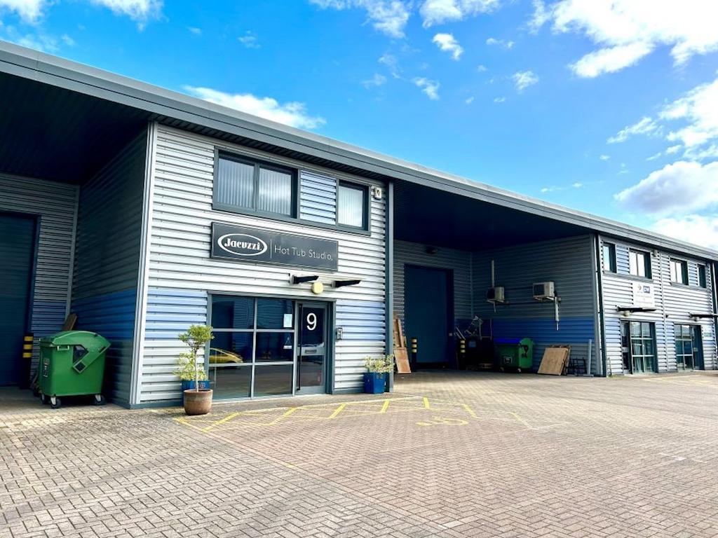 Charbridge Way, Bicester to rent Building Photo- Image 1 of 18