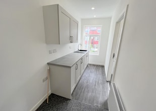 363 Bury Old Rd, Manchester to rent Interior Photo- Image 2 of 4