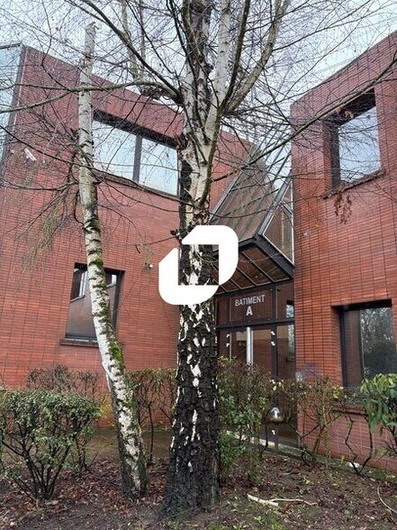 Office in Igny to rent - Building Photo - Image 1 of 15