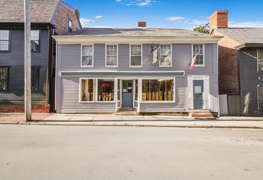 113-115 Spring St, Newport, RI for sale - Primary Photo - Image 1 of 46