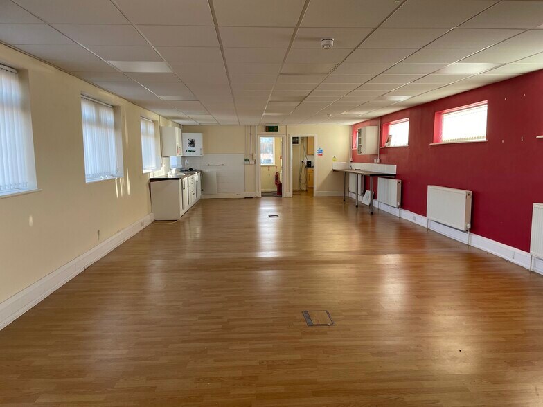 2 Handsworth St, Manchester to rent - Interior Photo - Image 2 of 15