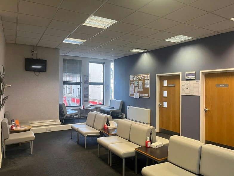 106-107 St Mary St, Cardiff to rent - Building Photo - Image 2 of 5