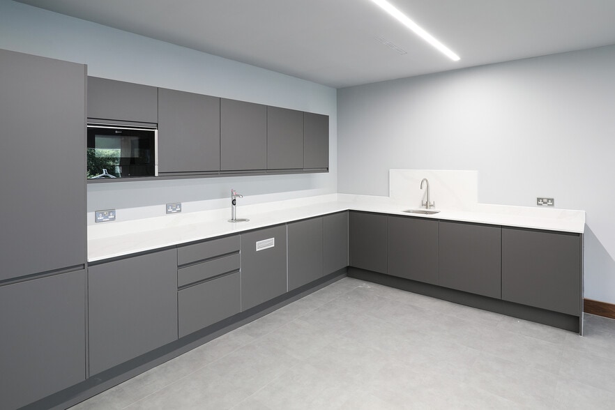 Sunrise Pky, Milton Keynes to rent - Interior Photo - Image 1 of 6