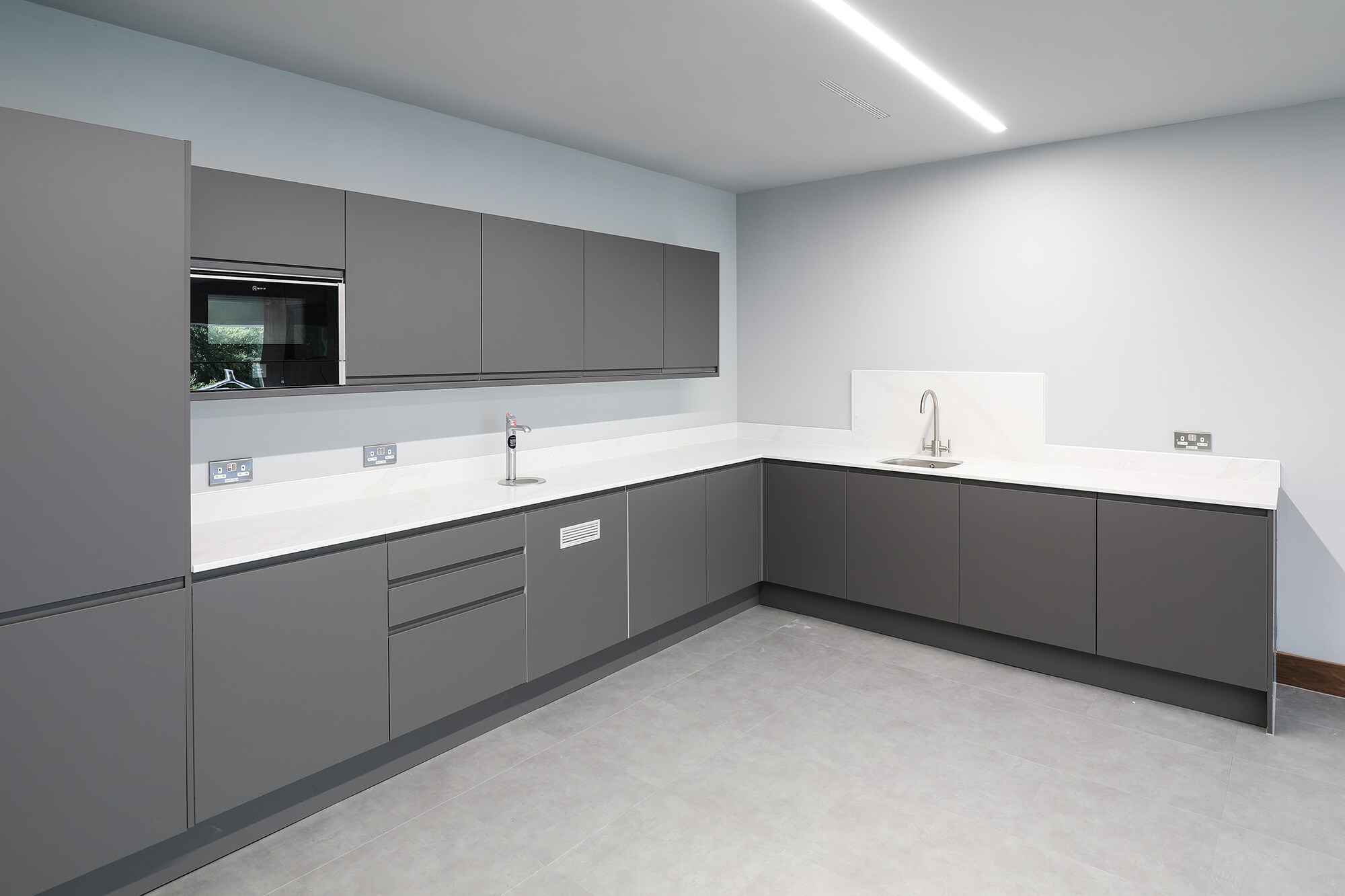 Sunrise Pky, Milton Keynes to rent Interior Photo- Image 1 of 7