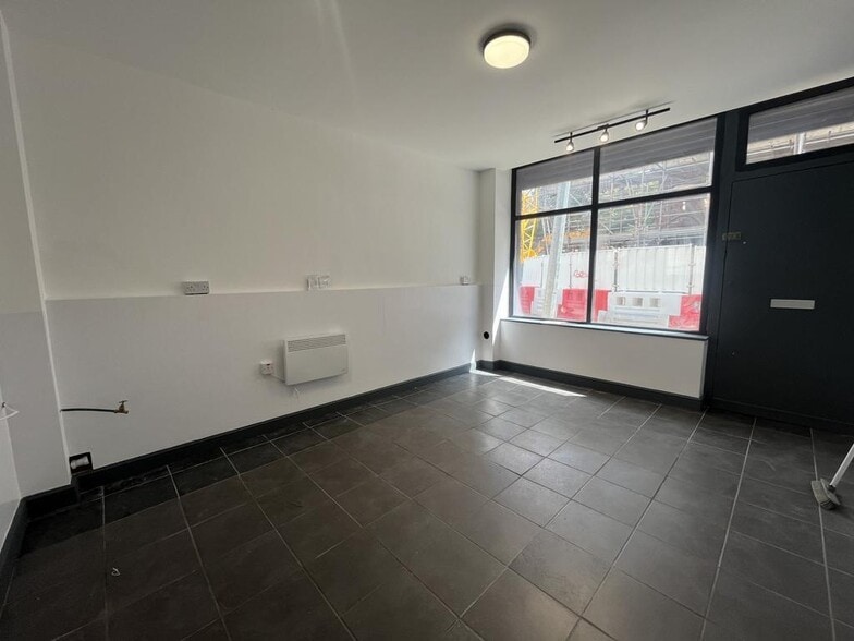 5 Mather Road, Manchester to rent - Interior Photo - Image 3 of 19