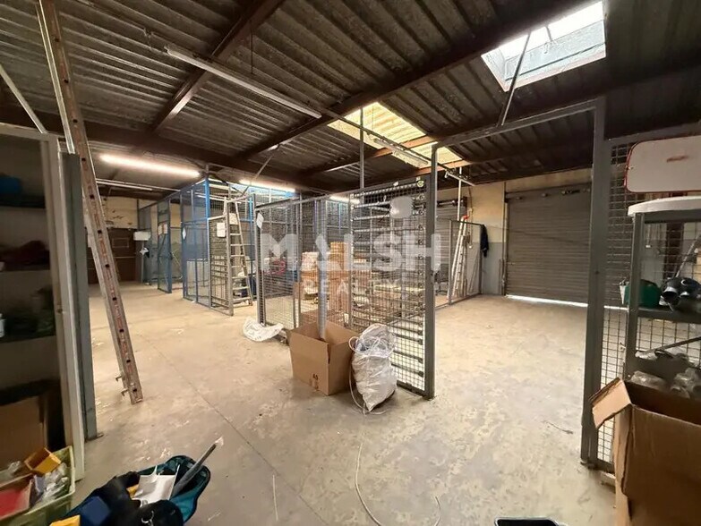 Light Industrial in Vaulx-en-Velin for sale - Interior Photo - Image 3 of 19