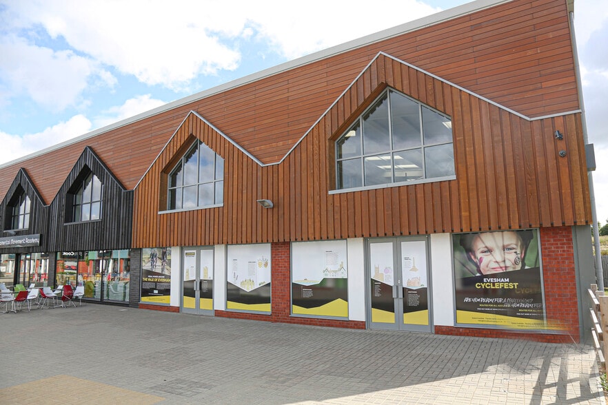 The Valley, Evesham to rent - Primary Photo - Image 1 of 3