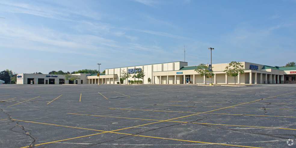 7530 Pershing Blvd, Kenosha, WI for sale - Building Photo - Image 1 of 1