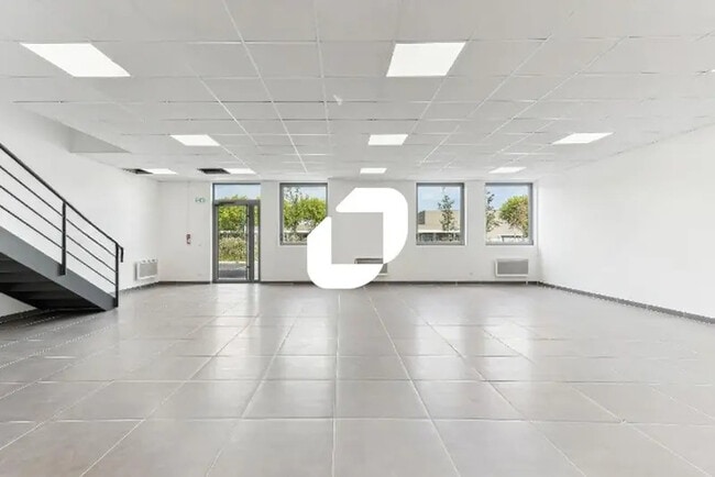 Location Local d'activités 396 m²