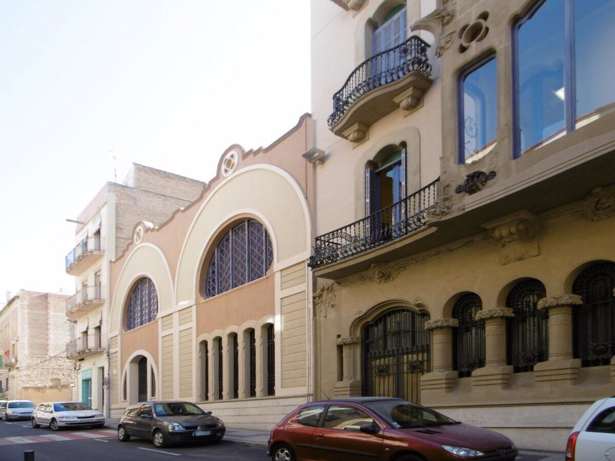 Retail in Tortosa, Tarragona to rent Building Photo- Image 1 of 2