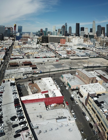 718 E 10th St, Los Angeles, CA for sale - Aerial - Image 3 of 4