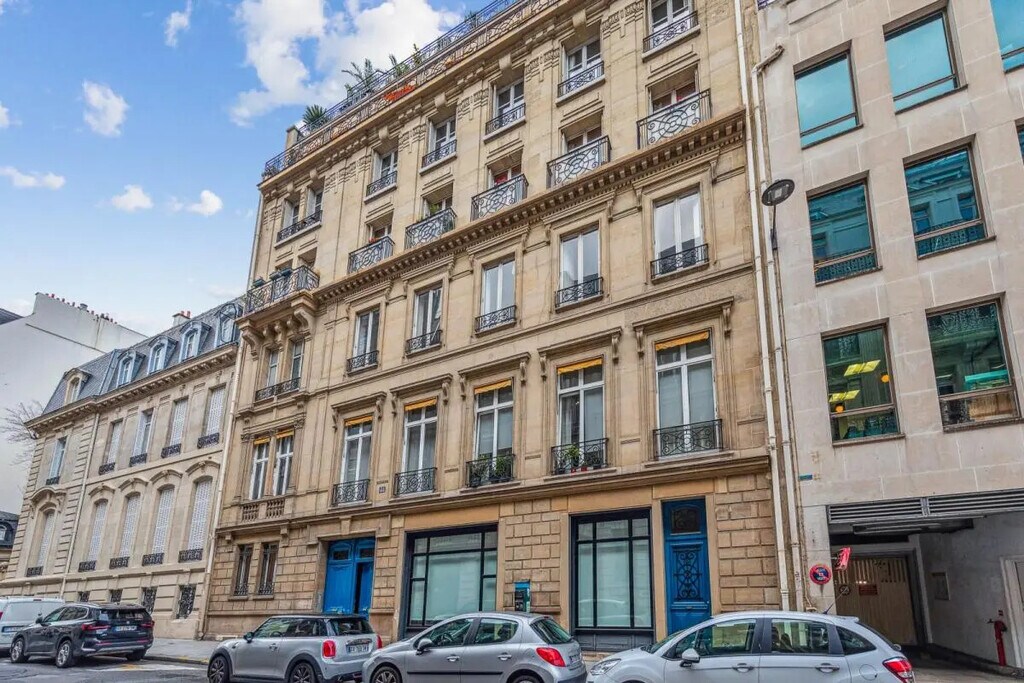 Location Bureaux 198 m² - Photo 1