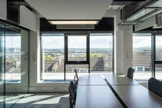 40 Berkeley Sq, Bristol to rent Interior Photo- Image 2 of 7