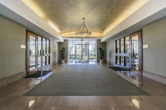 1010 Davis St, Jacksonville, FL for rent Lobby- Image 2 of 6