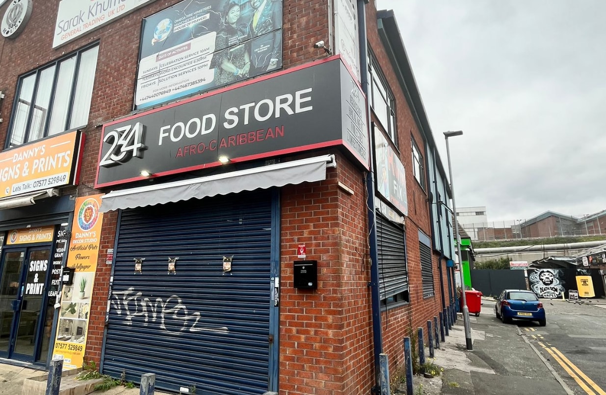 28A Bury New Rd, Manchester to rent Primary Photo- Image 1 of 2