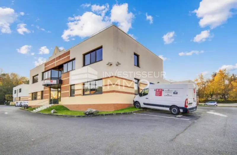 Light Industrial in Champs-sur-Marne to rent - Building Photo - Image 3 of 5