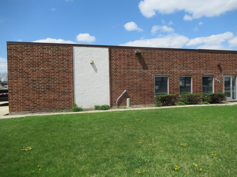 501-B Earl Rd, Shorewood, IL for sale - Building Photo - Image 1 of 1