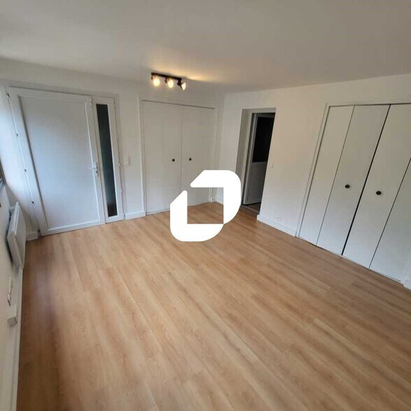 24 Rue Des Moulineaux, Suresnes to rent - Building Photo - Image 3 of 4