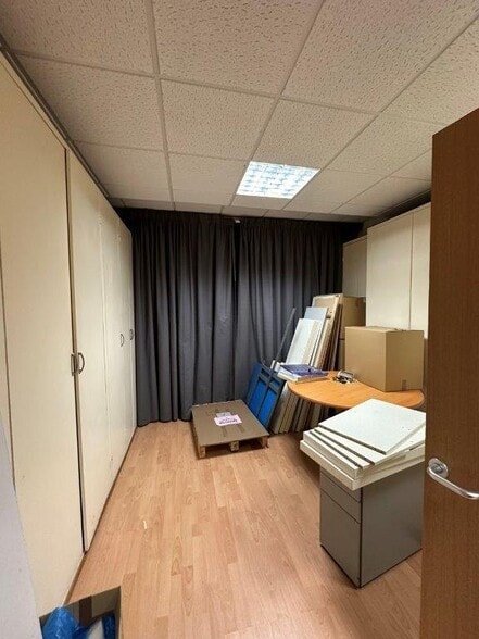 Hook Rise S, Surbiton to rent - Interior Photo - Image 3 of 5