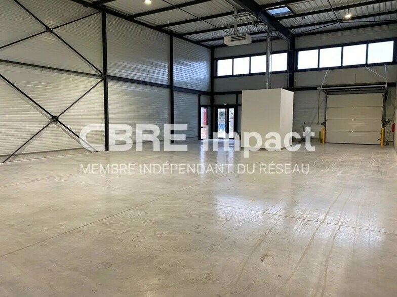 Light Industrial in Longvic to rent - Building Photo - Image 3 of 9