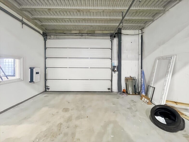 Industrial in Mions to rent - Interior Photo - Image 3 of 6