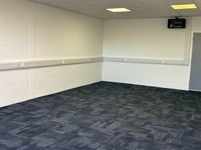 Langston Rd, Loughton to rent Interior Photo- Image 2 of 6