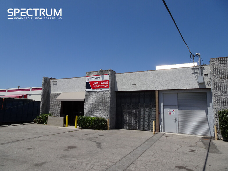 7131-7135 Hayvenhurst Ave, Van Nuys, CA for rent - Building Photo - Image 1 of 2