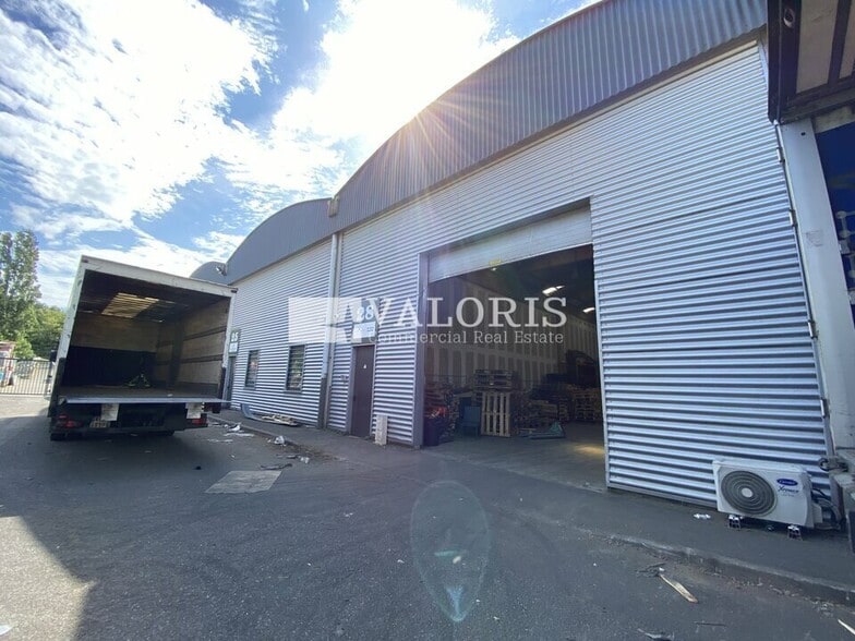 9 Rue Du Dauphiné, Saint-Priest to rent - Building Photo - Image 1 of 11