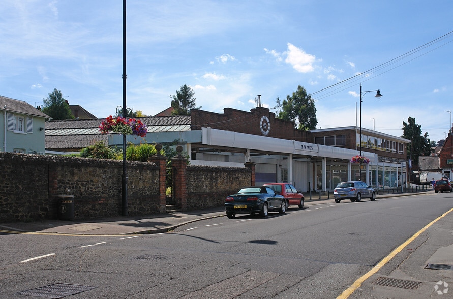 105 South St, Dorking to rent - Building Photo - Image 3 of 3