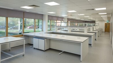 Occam Rd, Guildford to rent Interior Photo- Image 1 of 6