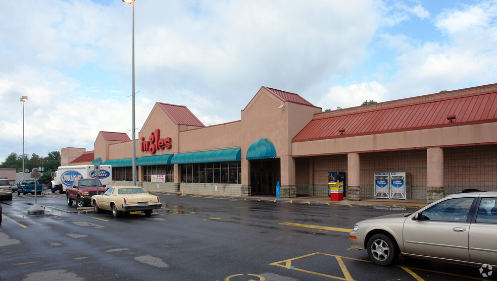 151 Smokey Park Hwy, Asheville, NC for sale - Primary Photo - Image 1 of 1