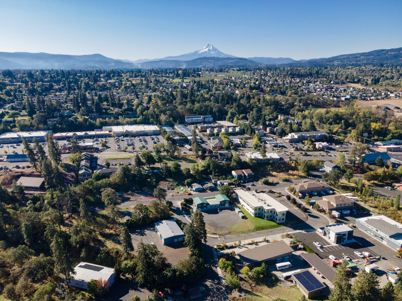 200 N Wasco Ct, Hood River, OR for rent - Building Photo - Image 3 of 76